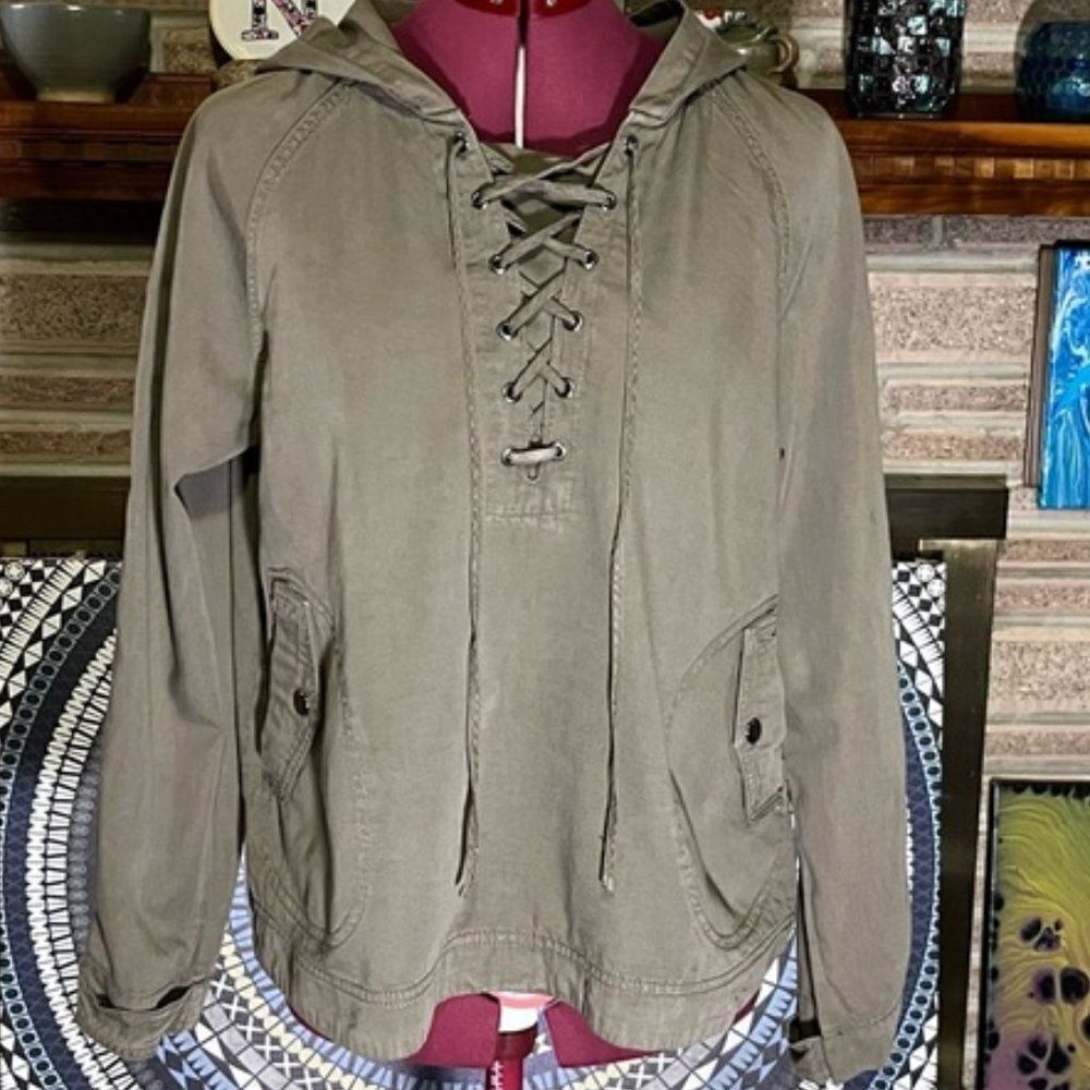 Romeo & Juliet Couture Womens Large Olive Greeb Lace-Up Front Shirt